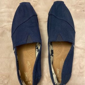 Tom’s Size 9 Navy Women’s Slip-On Classic